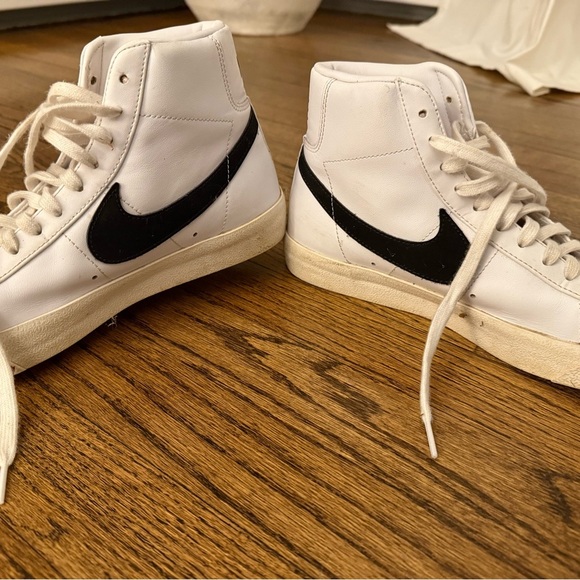 Nike Women's Blazer Mid 77 Shoes - size 8.5 - Picture 2 of 5